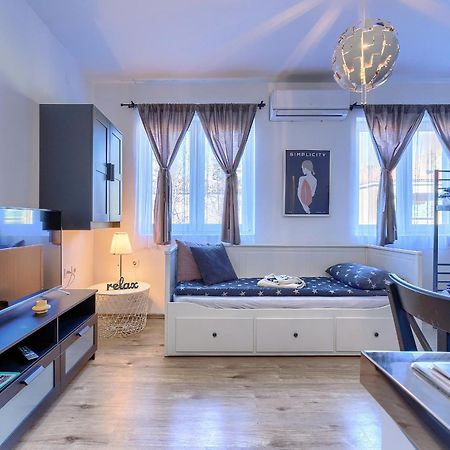 Monte Zaro Hostel Pula Luaran gambar