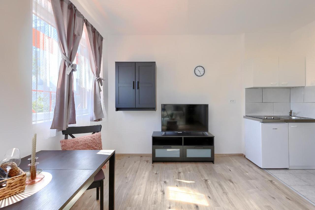 Monte Zaro Hostel Pula Luaran gambar