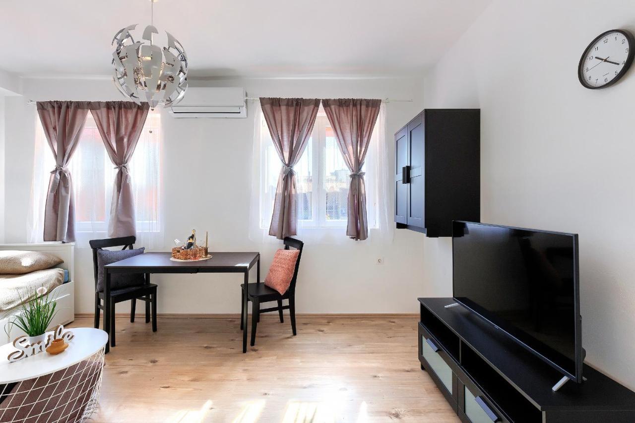 Monte Zaro Hostel Pula Luaran gambar
