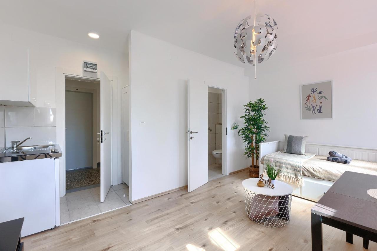 Monte Zaro Hostel Pula Luaran gambar