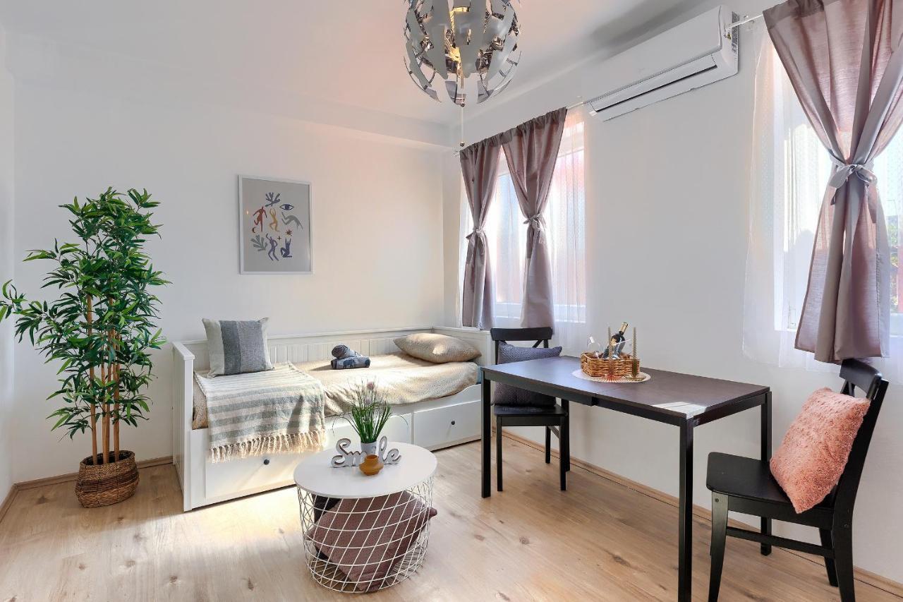 Monte Zaro Hostel Pula Luaran gambar