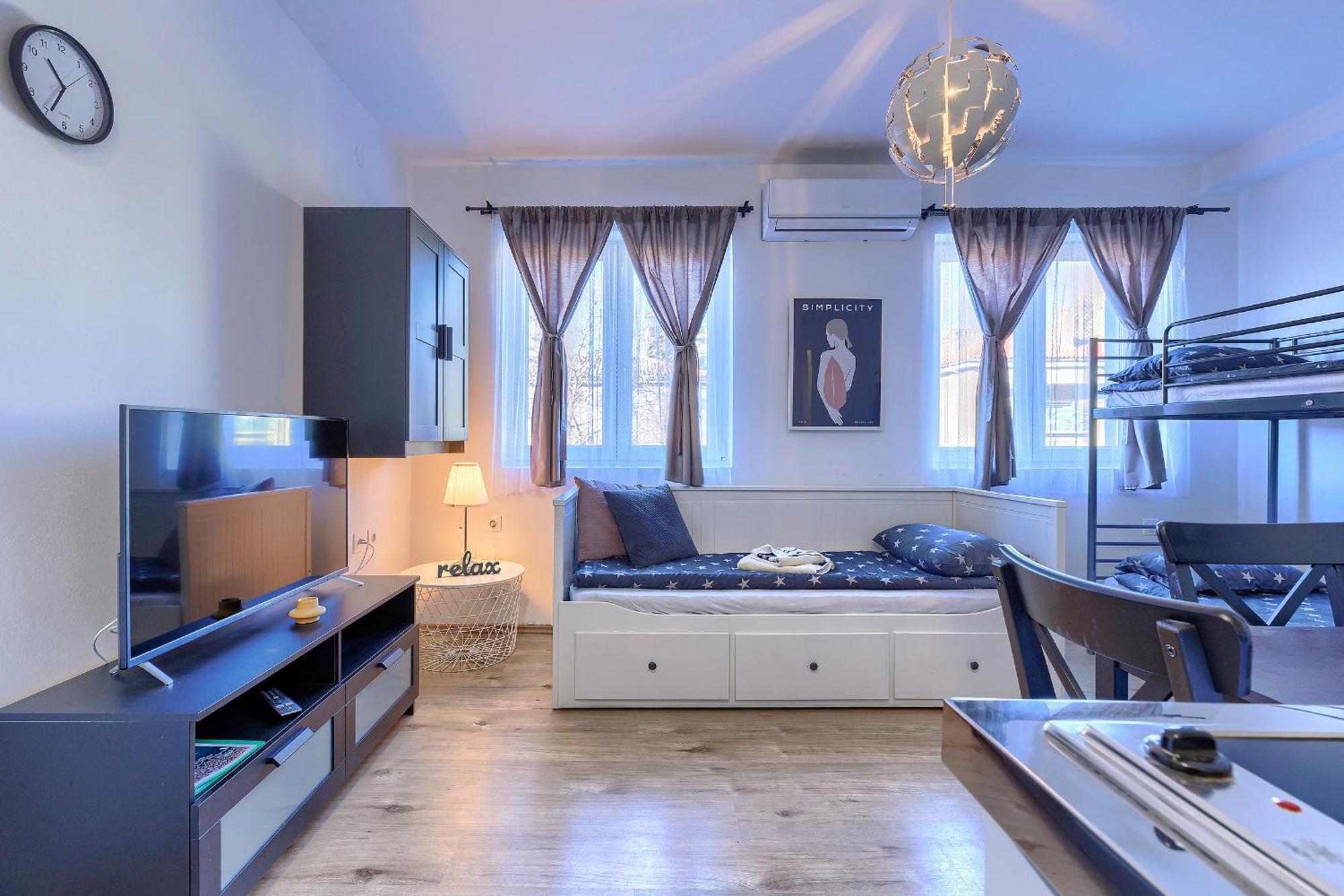 Monte Zaro Hostel Pula Luaran gambar